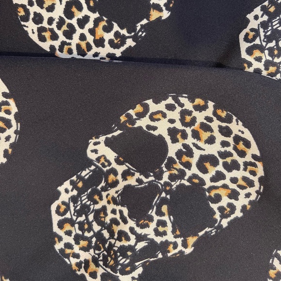 NWOT Leopard Skulls Top XS - Picture 4 of 4